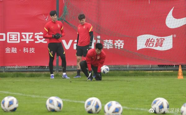 目前，影片 春节档票房破23亿 张艺谋全面揭秘《惊蛰无声》！